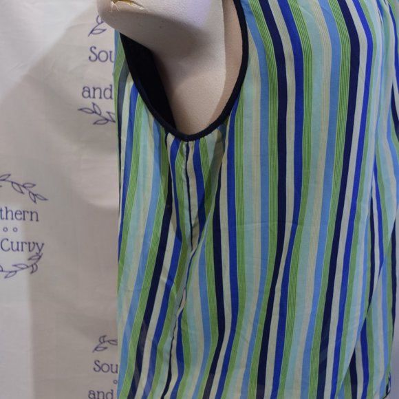 ChaCha Vente striped sheer tank overlay with navy lining. 3x - Picture 2 of 11